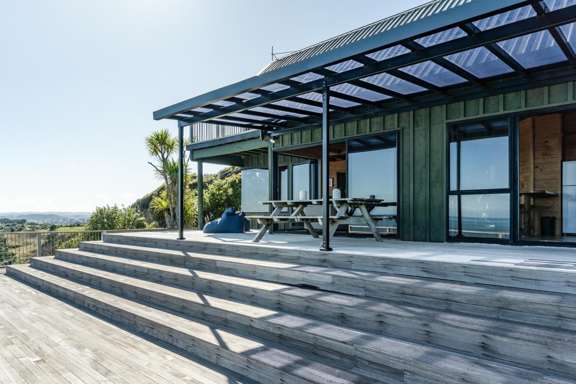 Earles Place Raglan Exterior photo