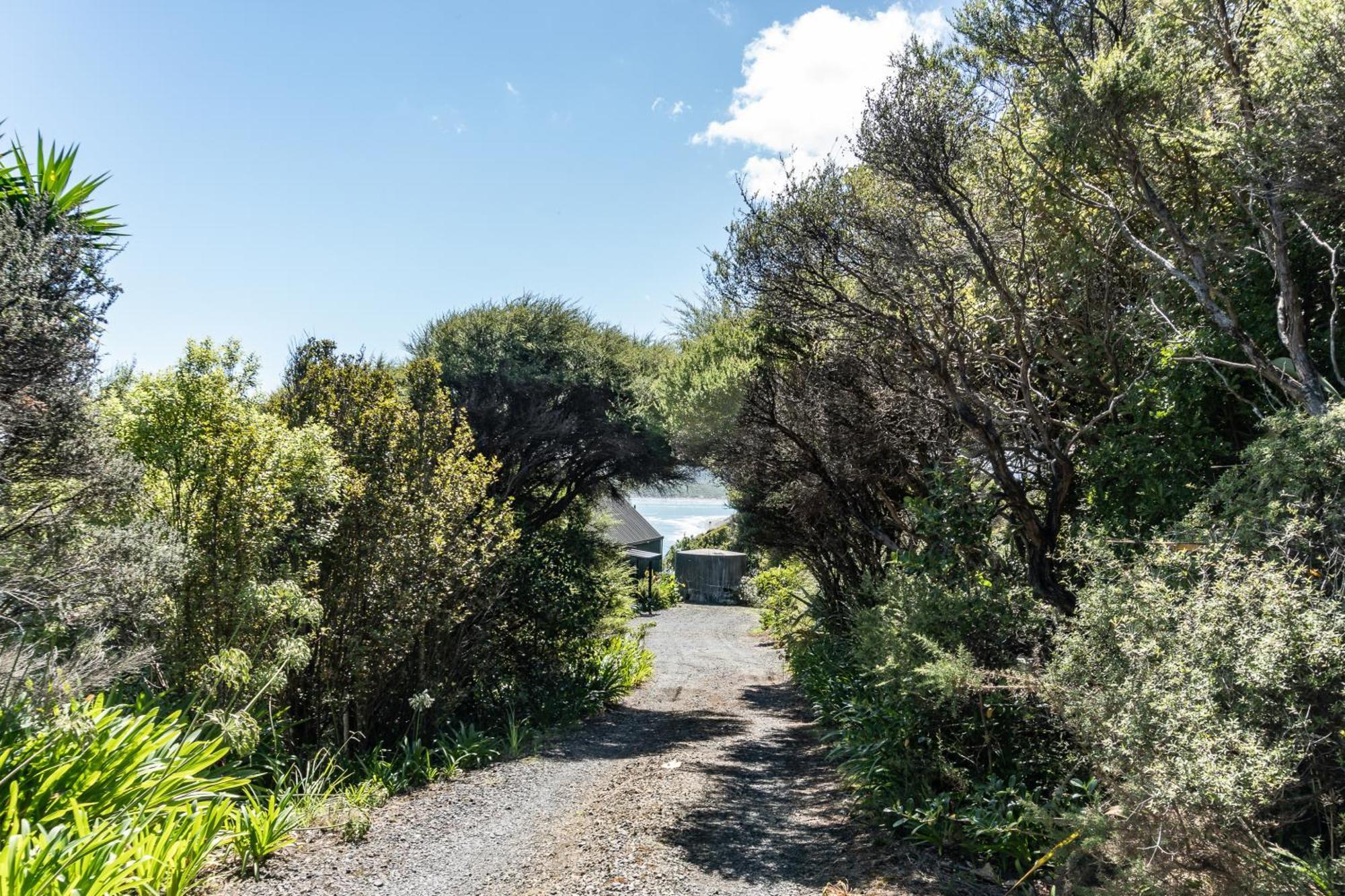 Earles Place Raglan Exterior photo